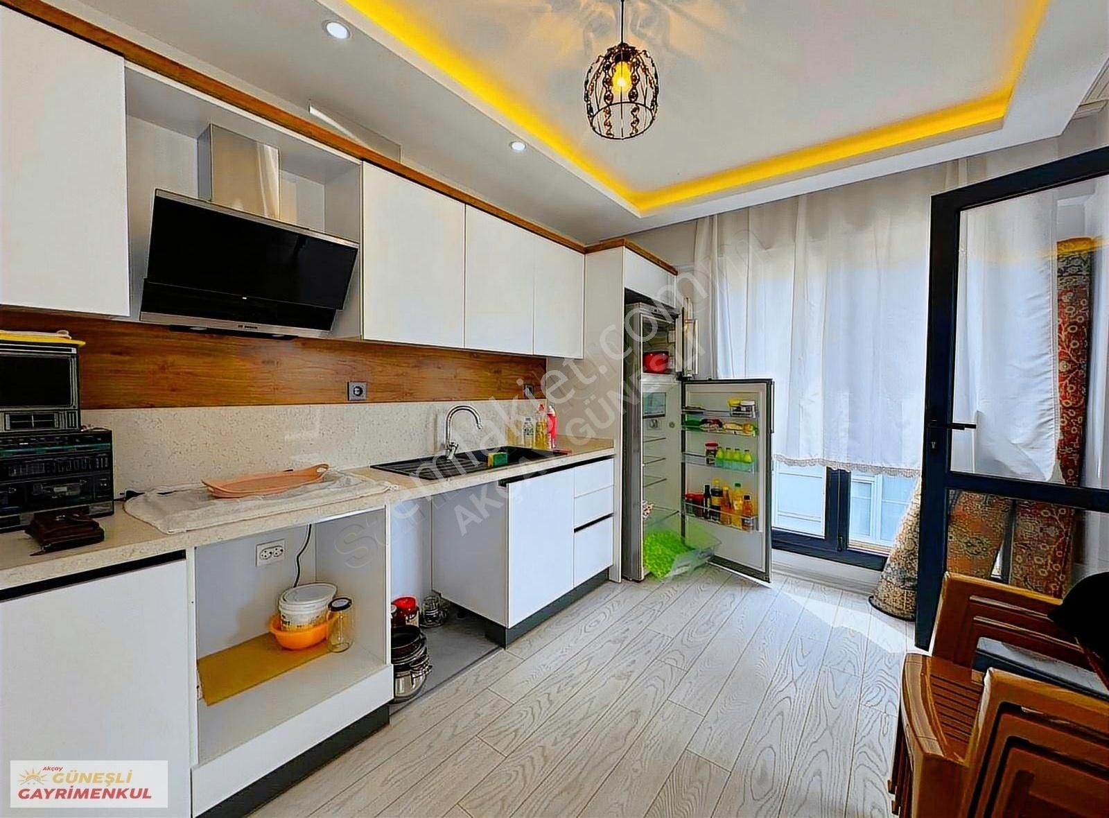 "güneşli'den" Akçay Merkez'de Şık Tasarım 5 Yaşında 1+1 Daire
