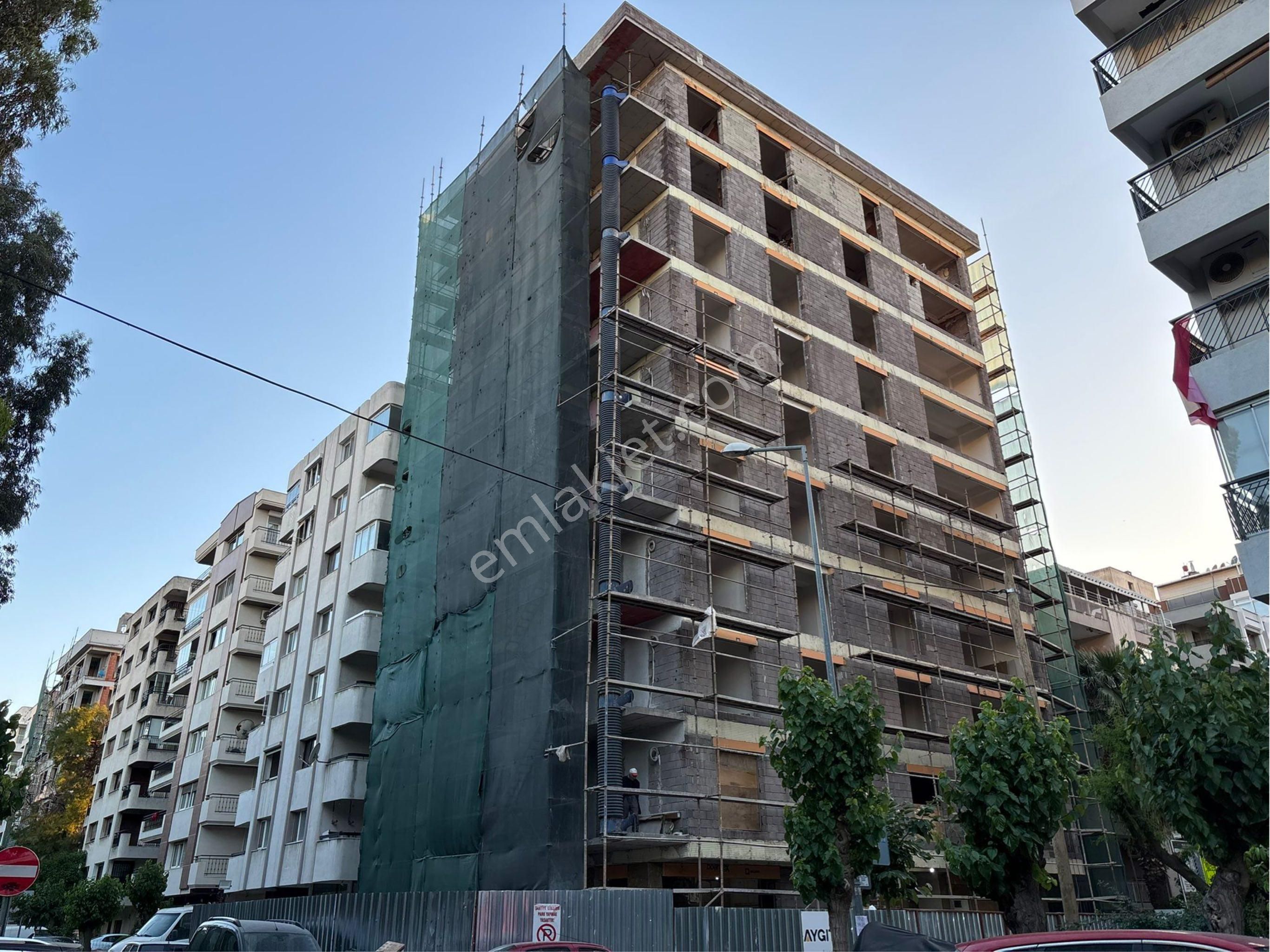 Alsancak Dutlu Sokak Yakını Köşe Sıfır 24m2 Tuvaletli Dükkan!