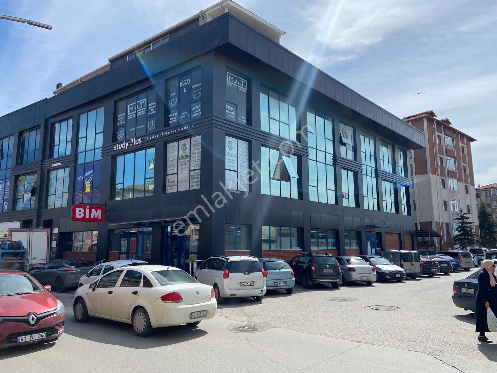 Remax Hür Murat Köksal'dan Eski Reji Sokakta Satılık Ofis