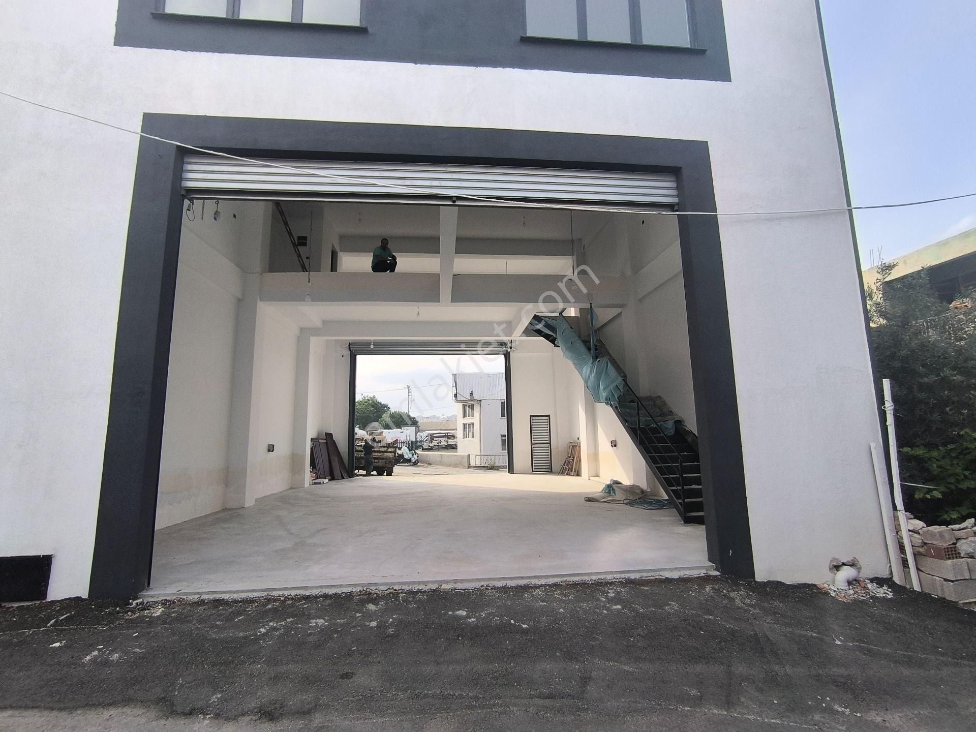 İzmir Asfaltına Bir Parsel Kiralık İş Yeri (ford Yargül Yanında)