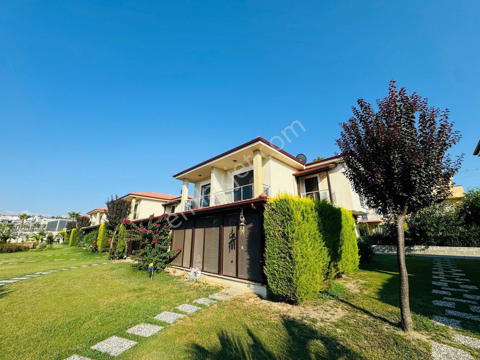 7/24 Güvenlikli Havuzlu Otoparklı 3+1 Lüks Villa