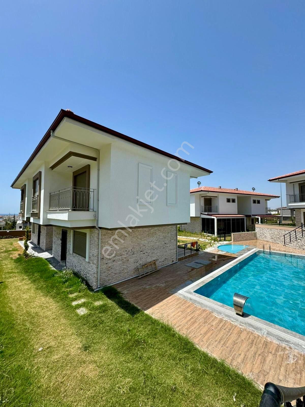 Kuşadası Güzelçamlı’da Yerden Isıtmalı 3+1 Sıfır Villa