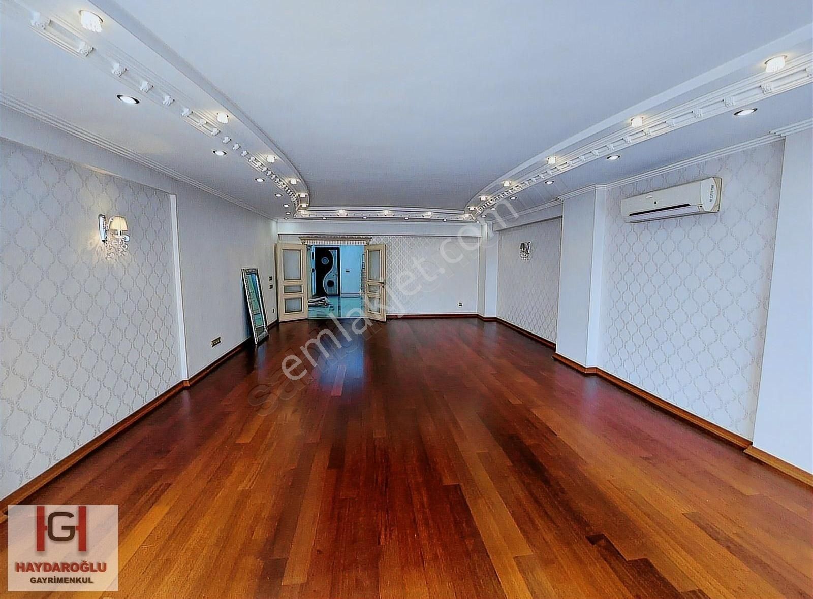 Duisburg Bulvarında Tramvay Hattı Üzeri 5+1 Kiralık Daire