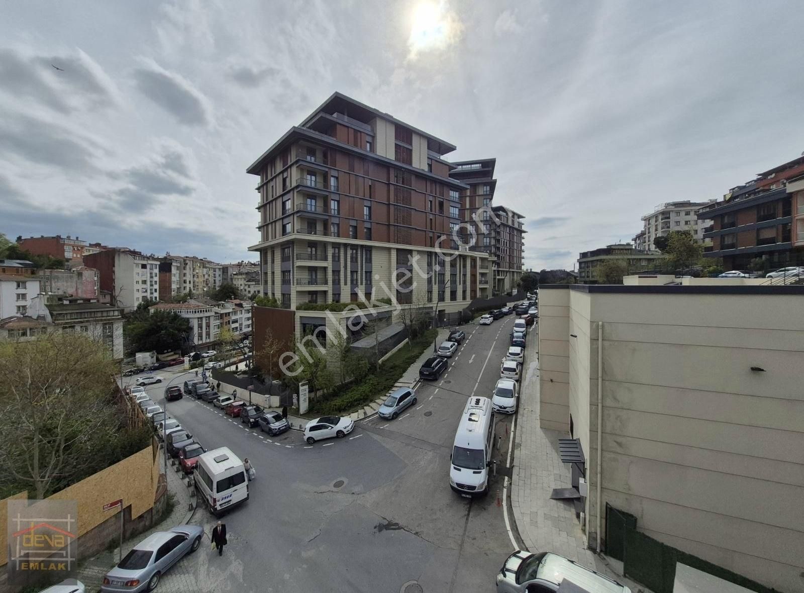 Deva'dan Yeni Binada Nev Çarşı Karşısında Asansörlü Otoparklı