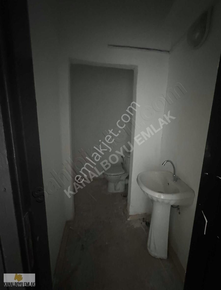 Kanalboyu Emlak'tan Kışla Caddesi Üzerinde Kiralık Ofisler