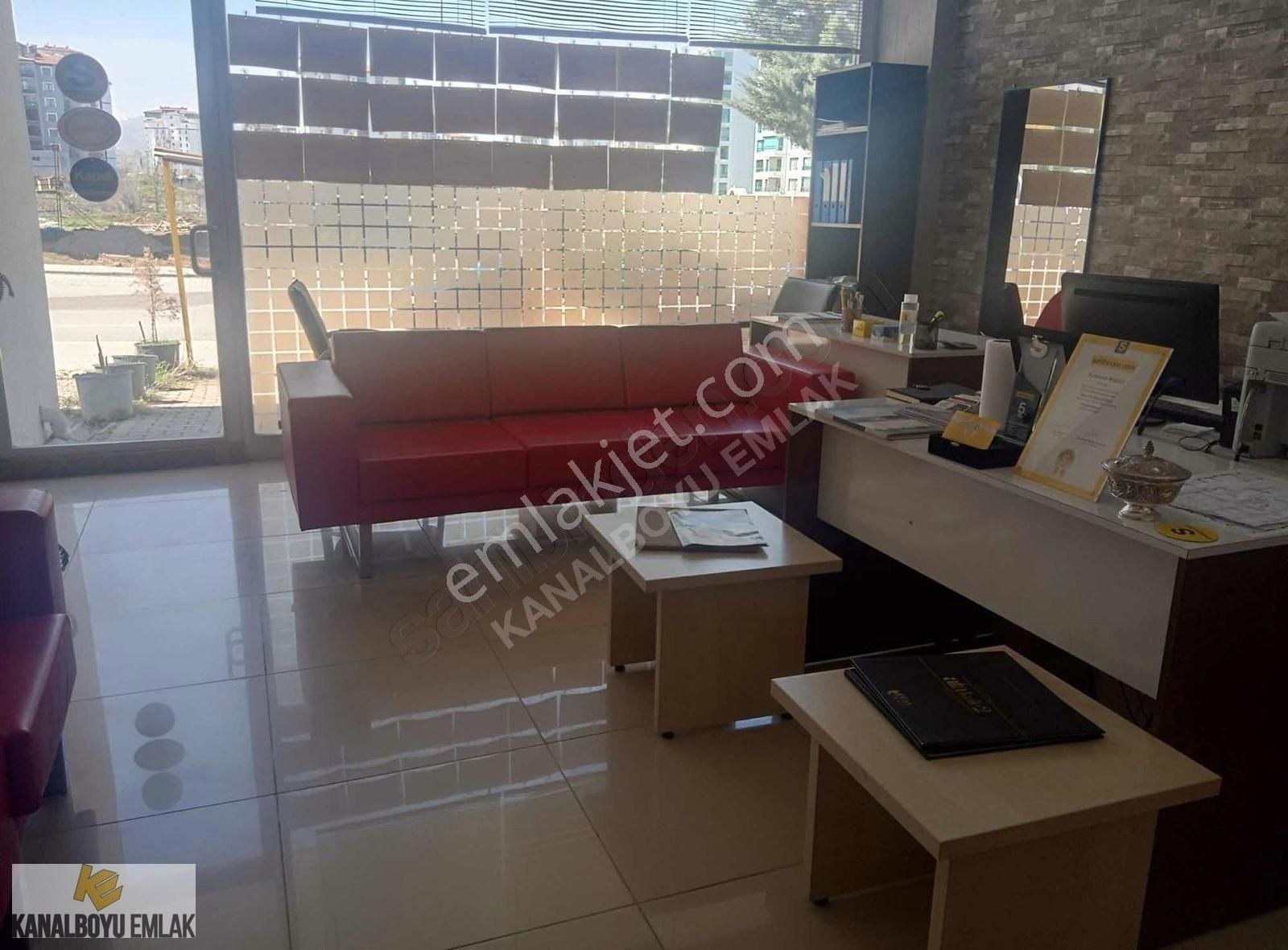 Kanalboyu Emlak'tan Tecde'de 65 M2 Satılık Dükkan