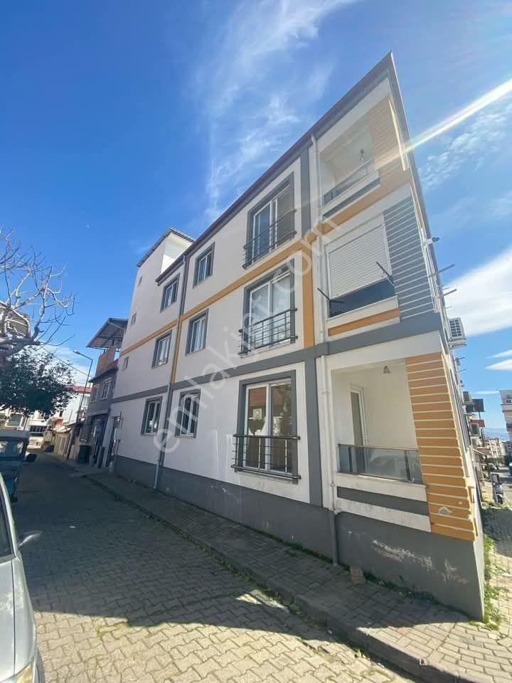 Aydın Nazilli Yıldıztepe Mahallesi'nde 2+1 100 M2 3.kat Doğalgazlı Balkonlu Satılık Fırsat Daire