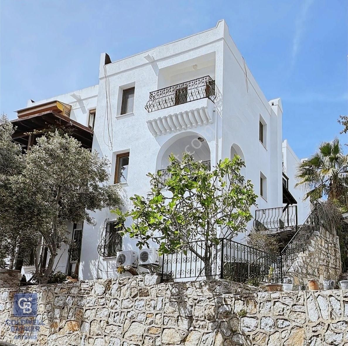 Bodrum Yokuşbaşında Satılık Deniz Manzaralı Villa
