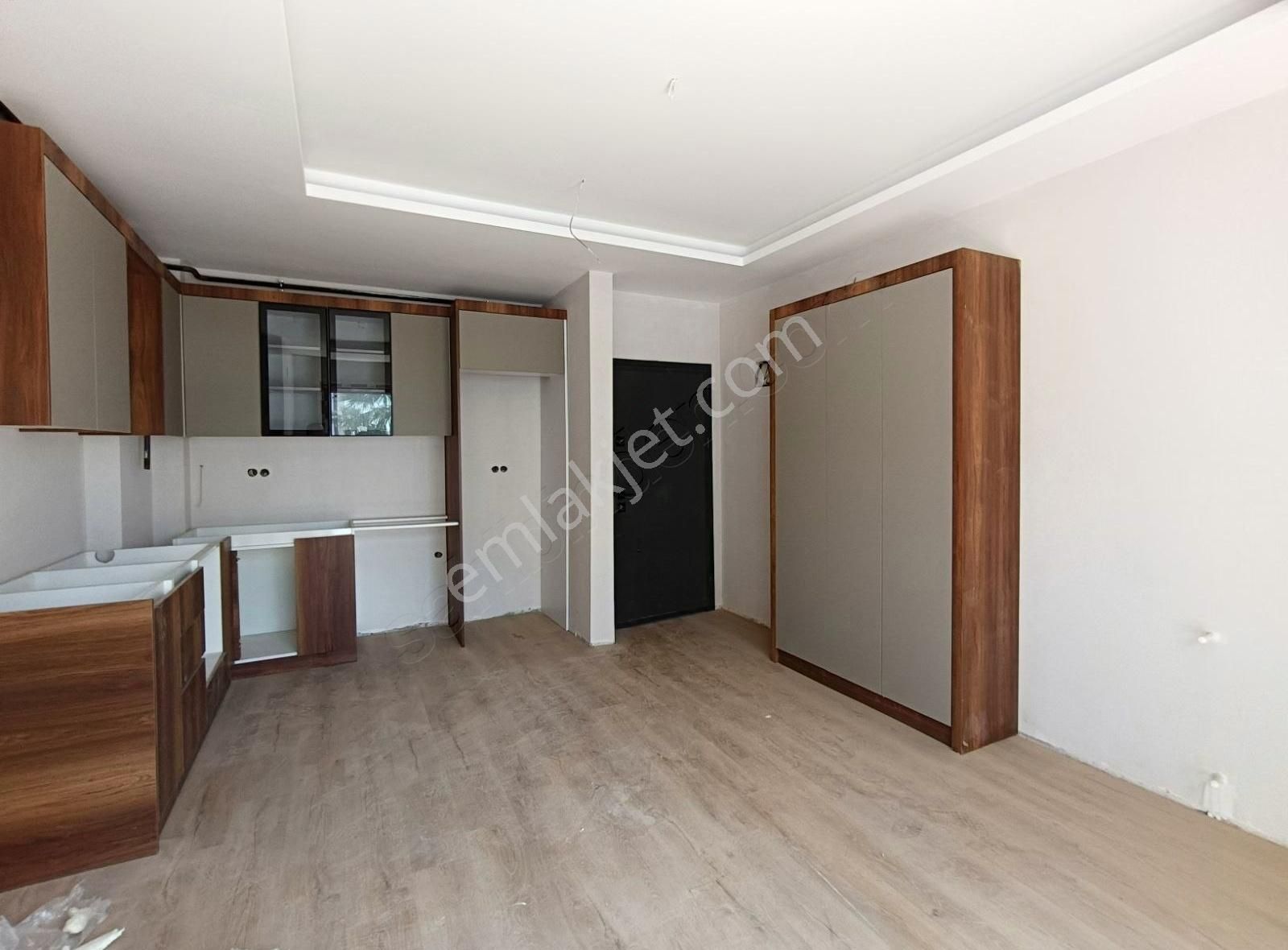 Mersin Mezitli Akdeniz Acil Satılık 2+1 Daire