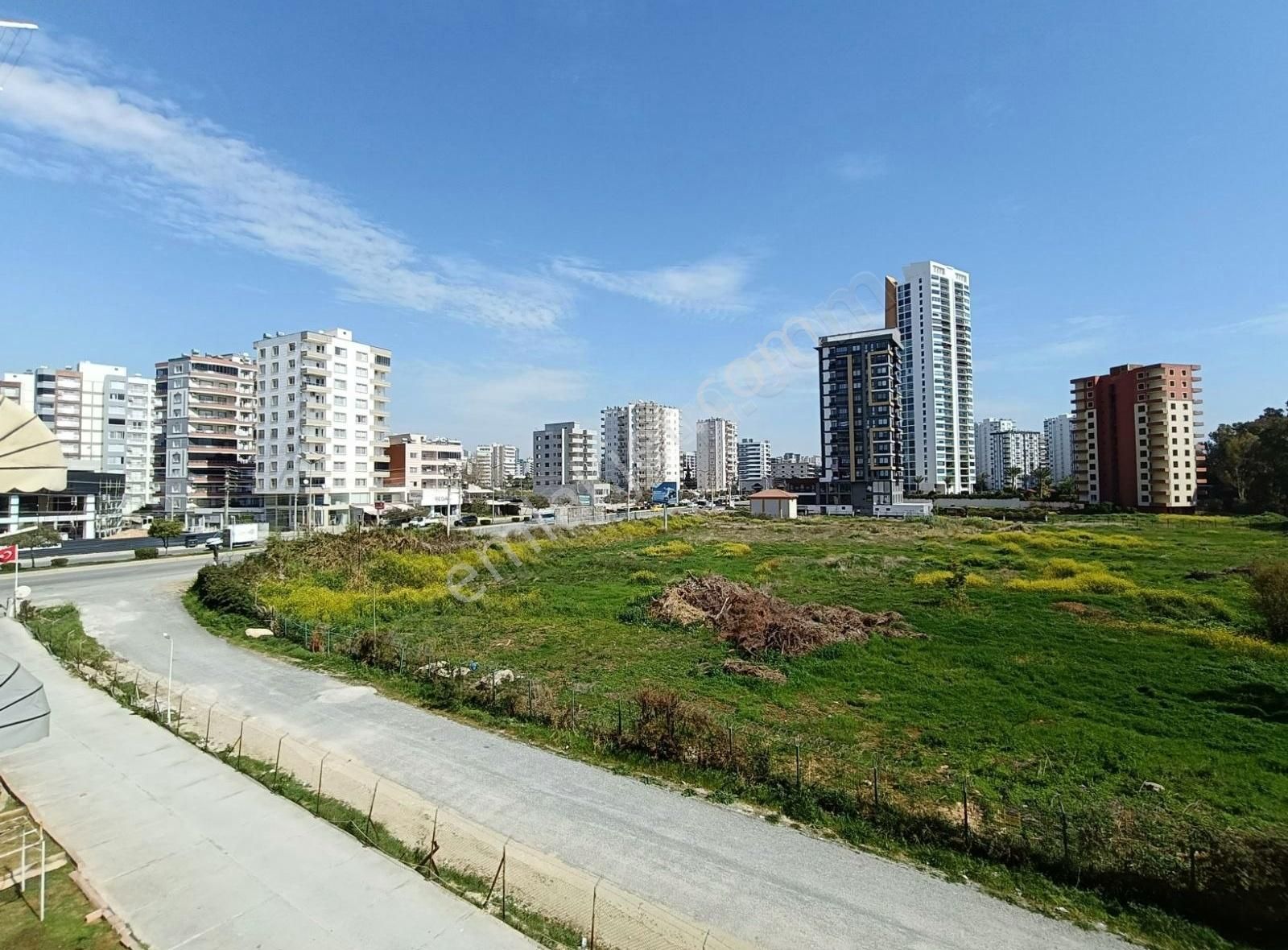 Mezitli 75.yıl Mah'de 2+1 Havuzlu Geniş Oturum Ferah Aile Sitesi