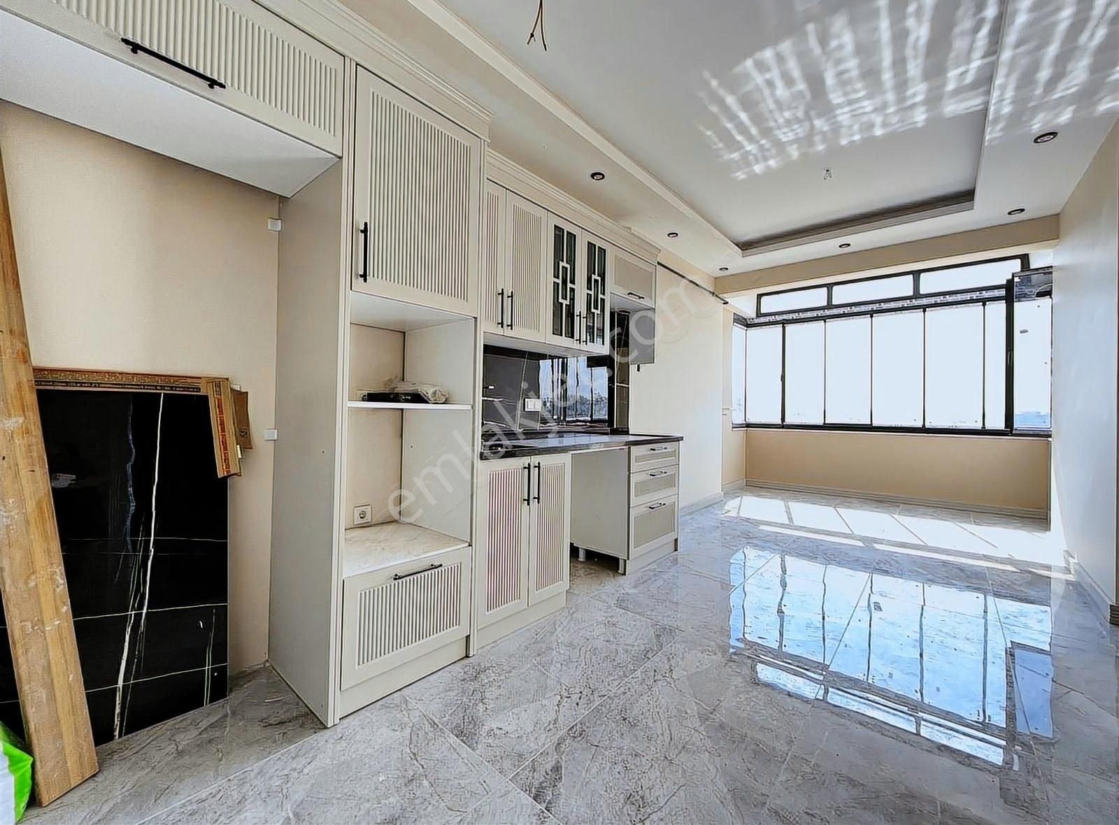 Martı Otel Civarı 1+1 Havuzlu Siteiçi Ferah Daire