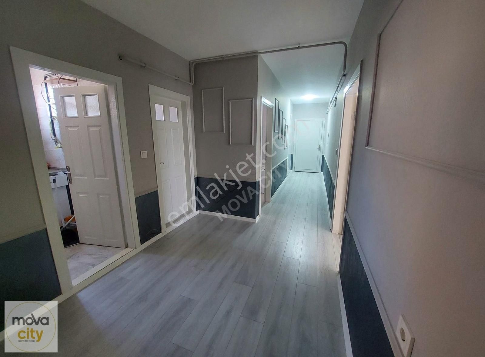 Kulaksız Camii Civarı Güllüoğlu İş Merkezi'nde Kiralık 2+1 Ofis