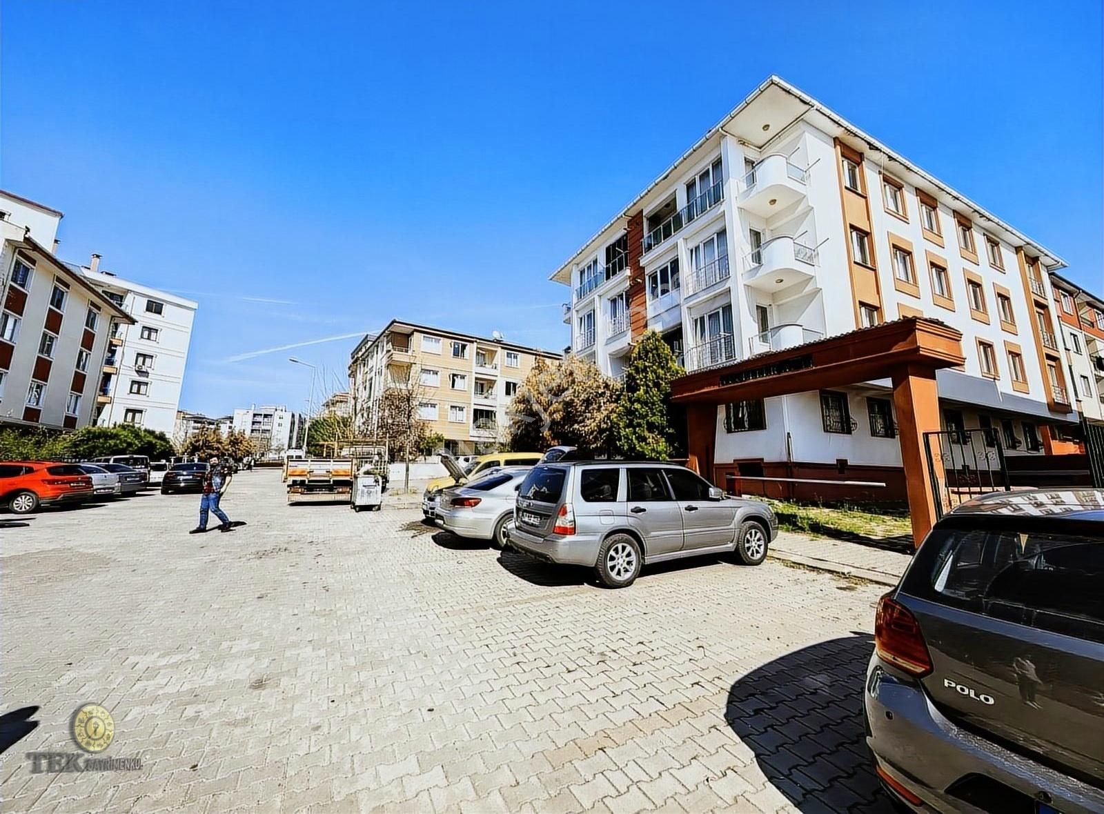 Rumeli Mah. De 3+1 Arakat Masrafsız Site Tipi 10 Yıllık Satılık