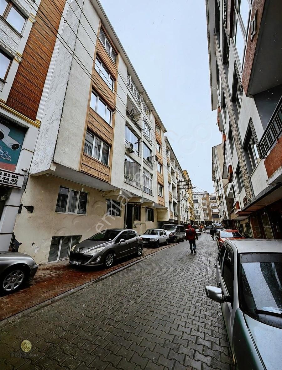 Reşadiye Mah. De 2+1 120m² Arakat Masrafsız Geniş Fırsat Daire