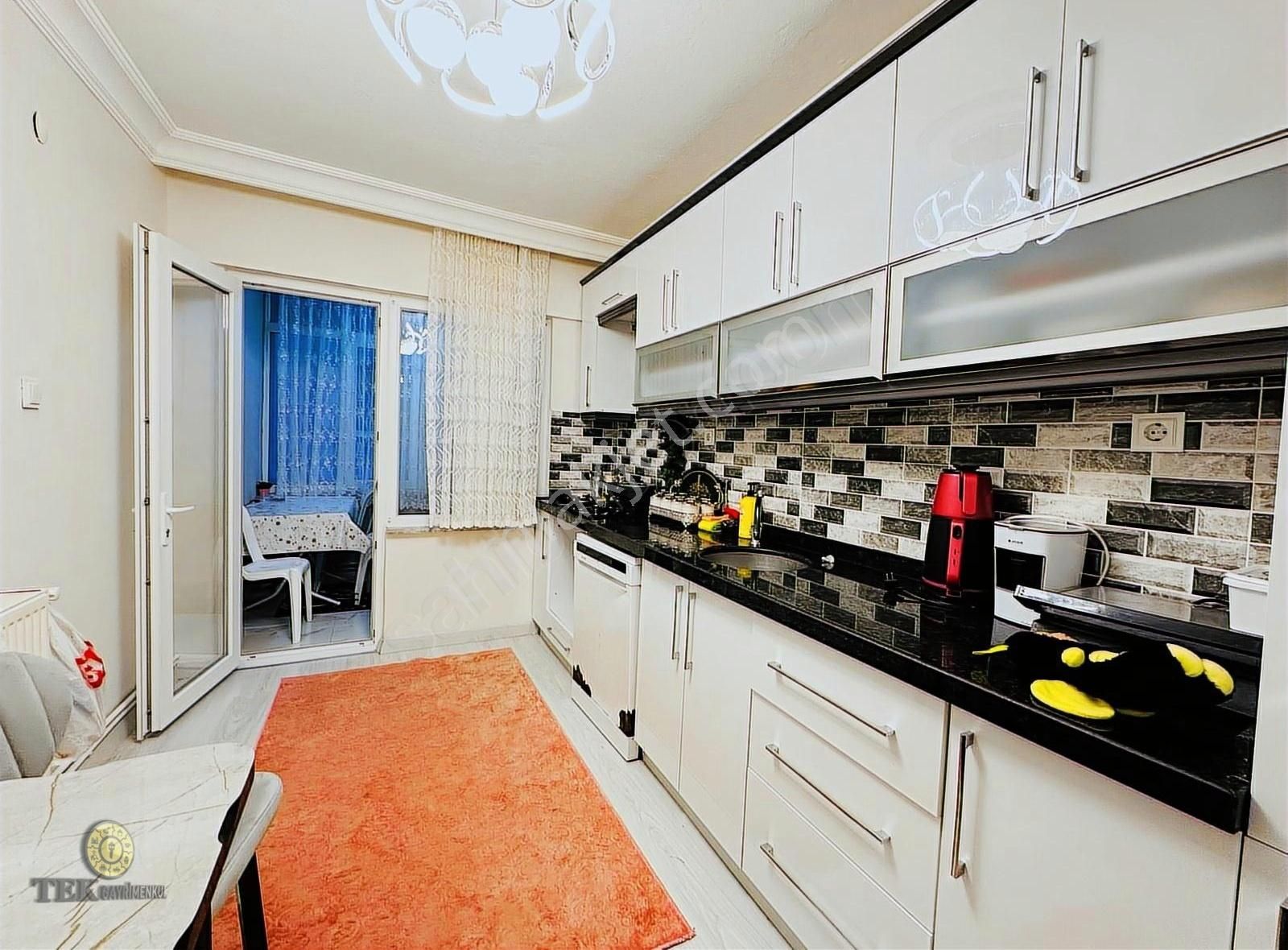 Alipaşa Mahallesinde 3+1 150m² Site İçerisinde Masrafsız Satılık