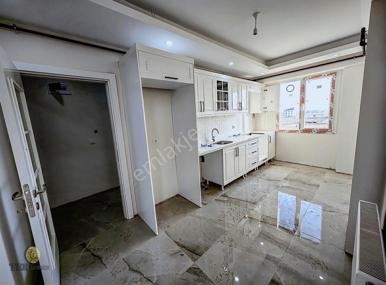 Çobançeşme Mah. De 2+1 105m² İskanlı Arakat B.ecevit Bulvarında