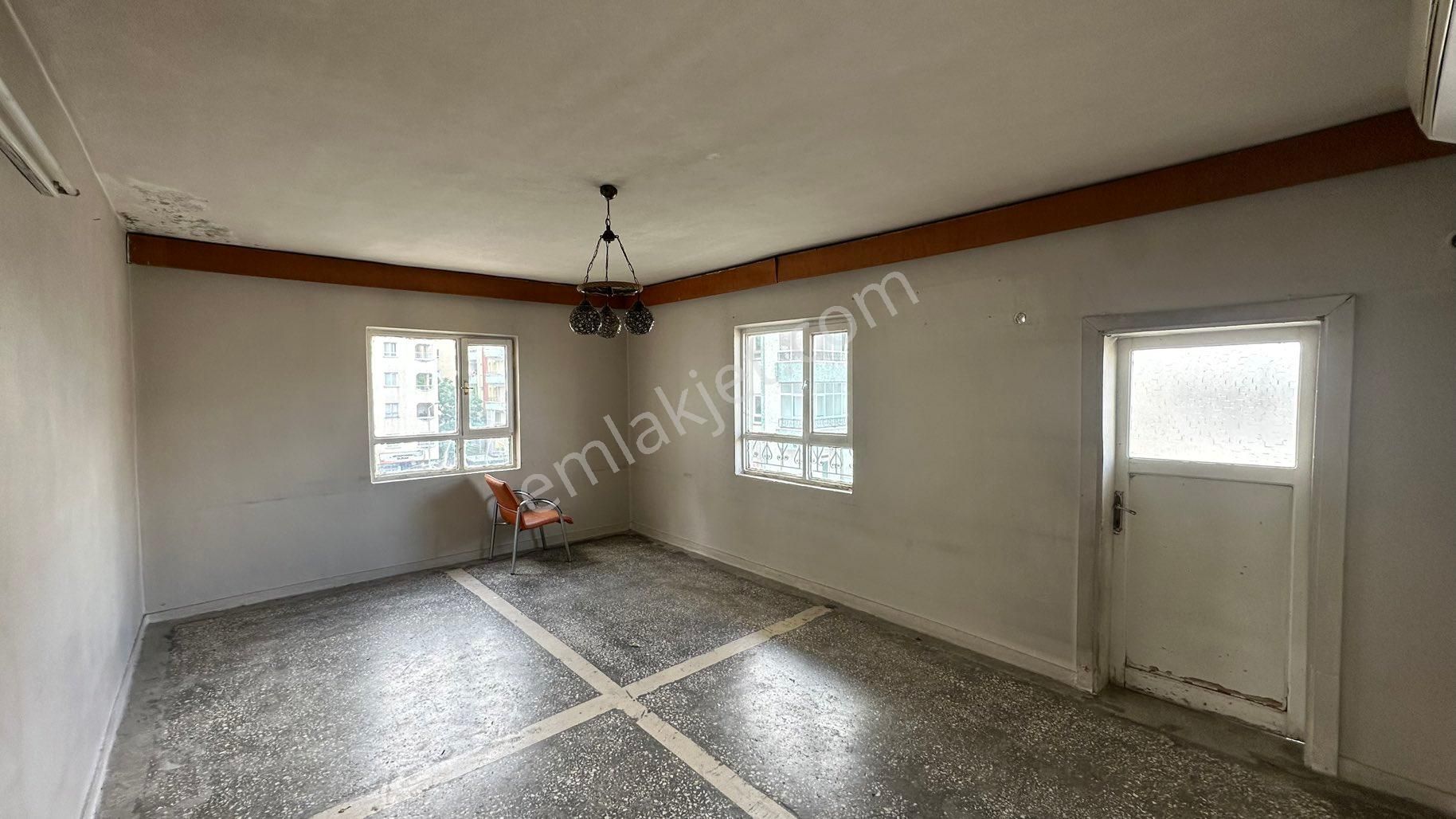 🏡deniz Gayrimenkul’den Emniyet Caddesi Bankalar Arkasında Kiralık 2+0 Daire🏡