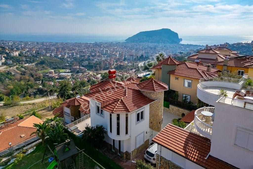 Alanya Tepe’de Manzaralı Ve Lüks Müstakil Villa