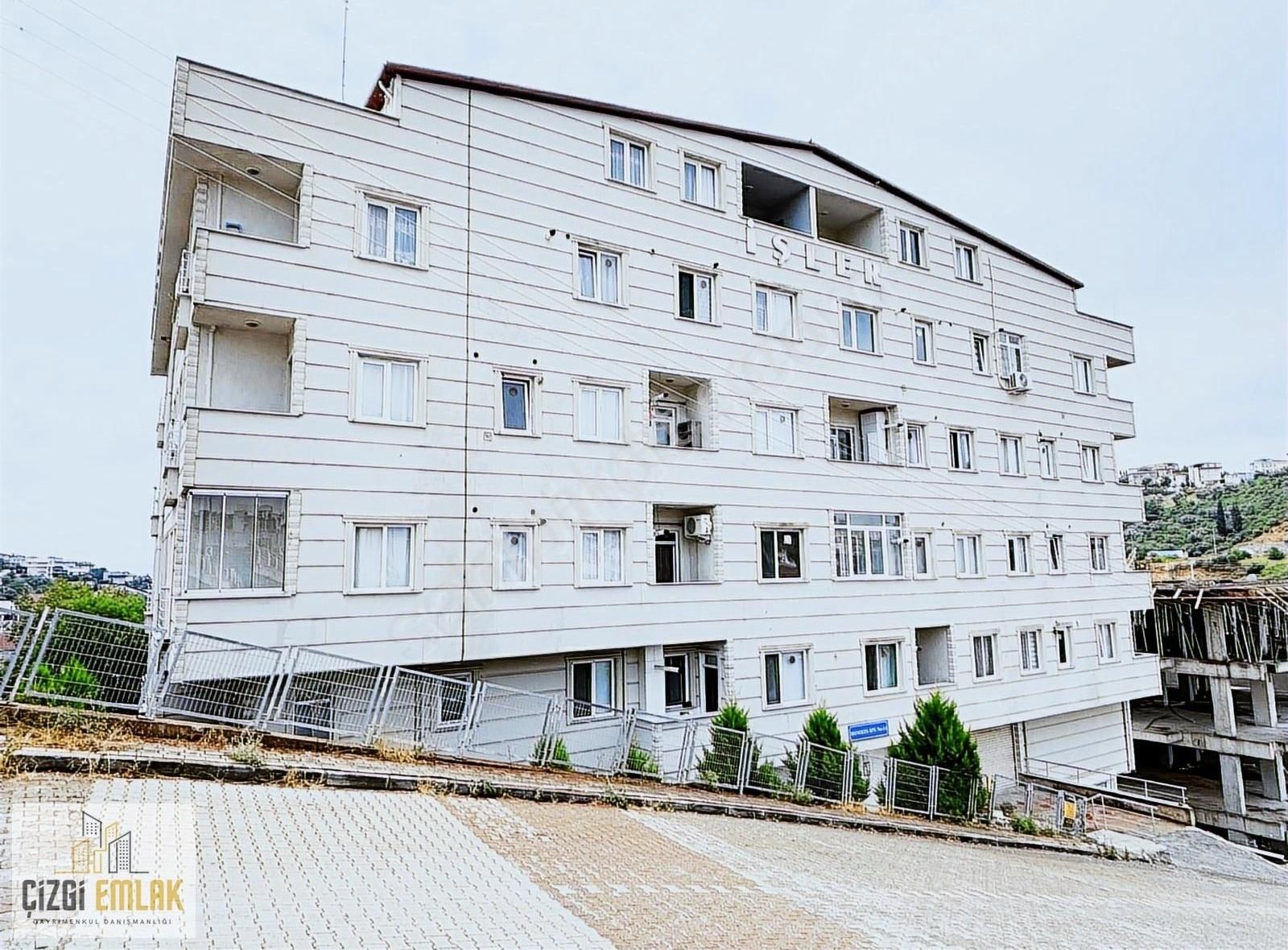 Beşevler Altında Satılık Asansörlü Manzaralı 2+1 Eksiksiz Daire