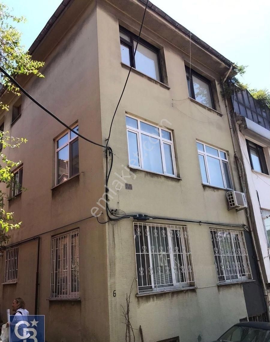 İstinye Cad. Üzerinde Muhteşem Konumlu, Denize 100m , 1+1 Daire