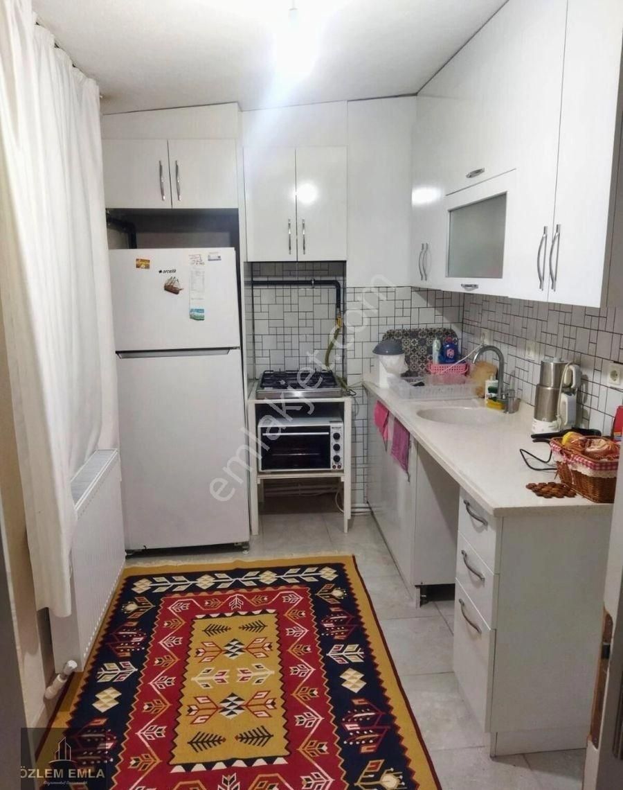 Bandırma Özlem Gayrimenkulden 100.yıl Mahalesinde 2+1 Satılık Daire