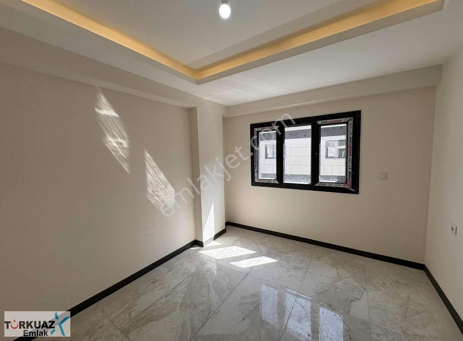 Turkuaz'dan İzban Yakını Site İçi Arakat 1+1 Daire