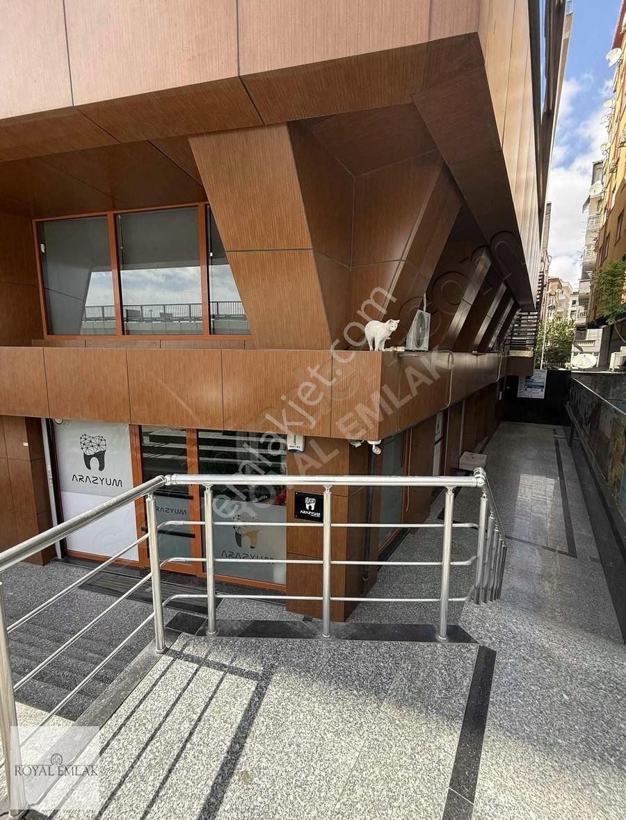 Bahçelievler Memorial Çaprazı Kiralık 150 M2 Dükkan