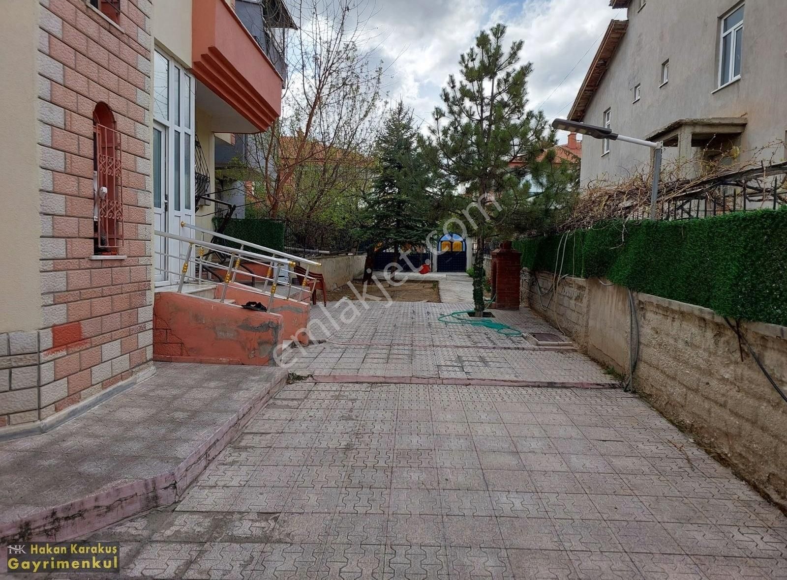 Hanaybaşı Mah.de Bakımlı Bahçeli Yalıtımlı 6+2 Satılık Villa...