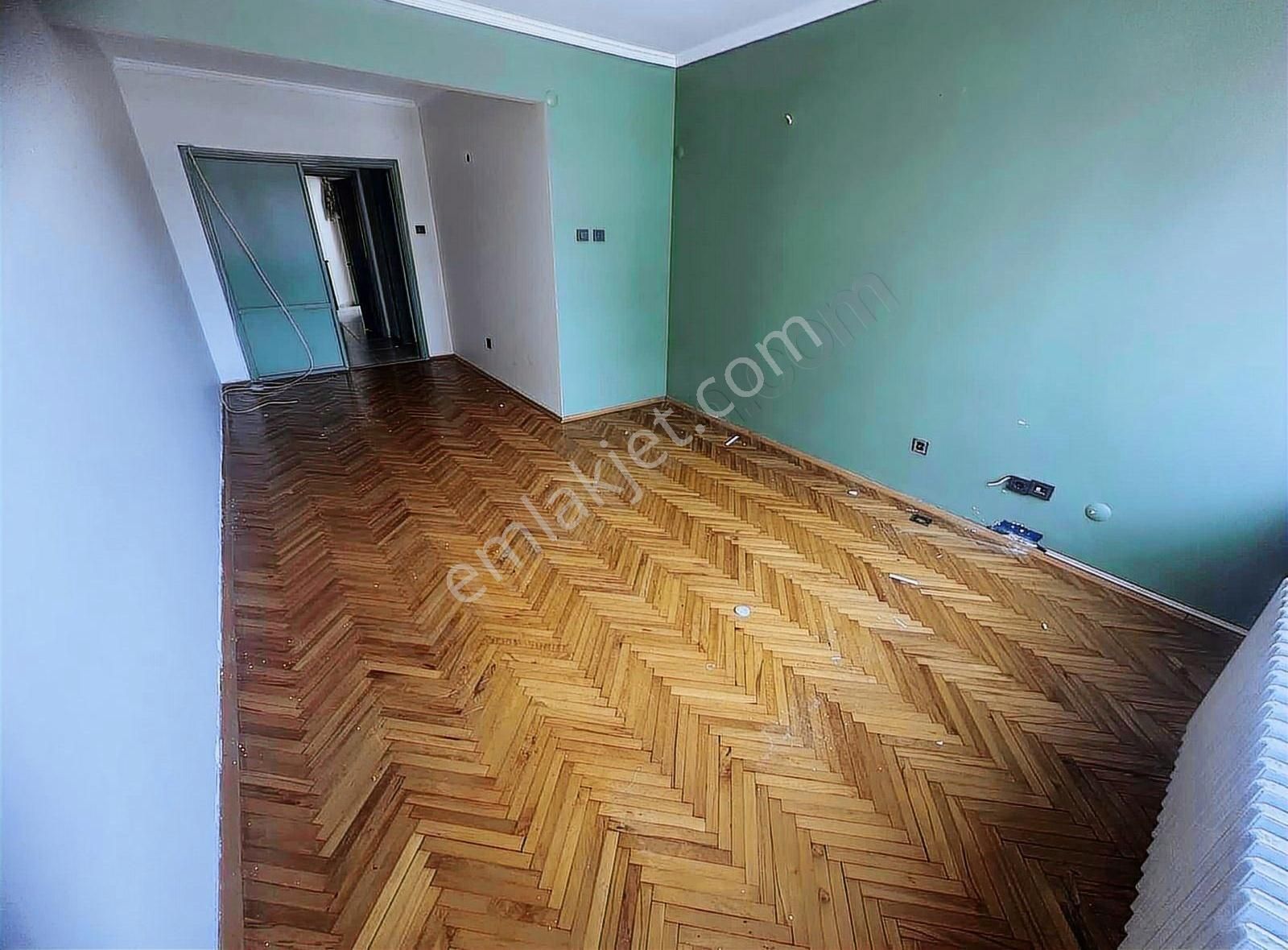 Beşiktaş Akaretlerde Kiralık Asansörlü Daire