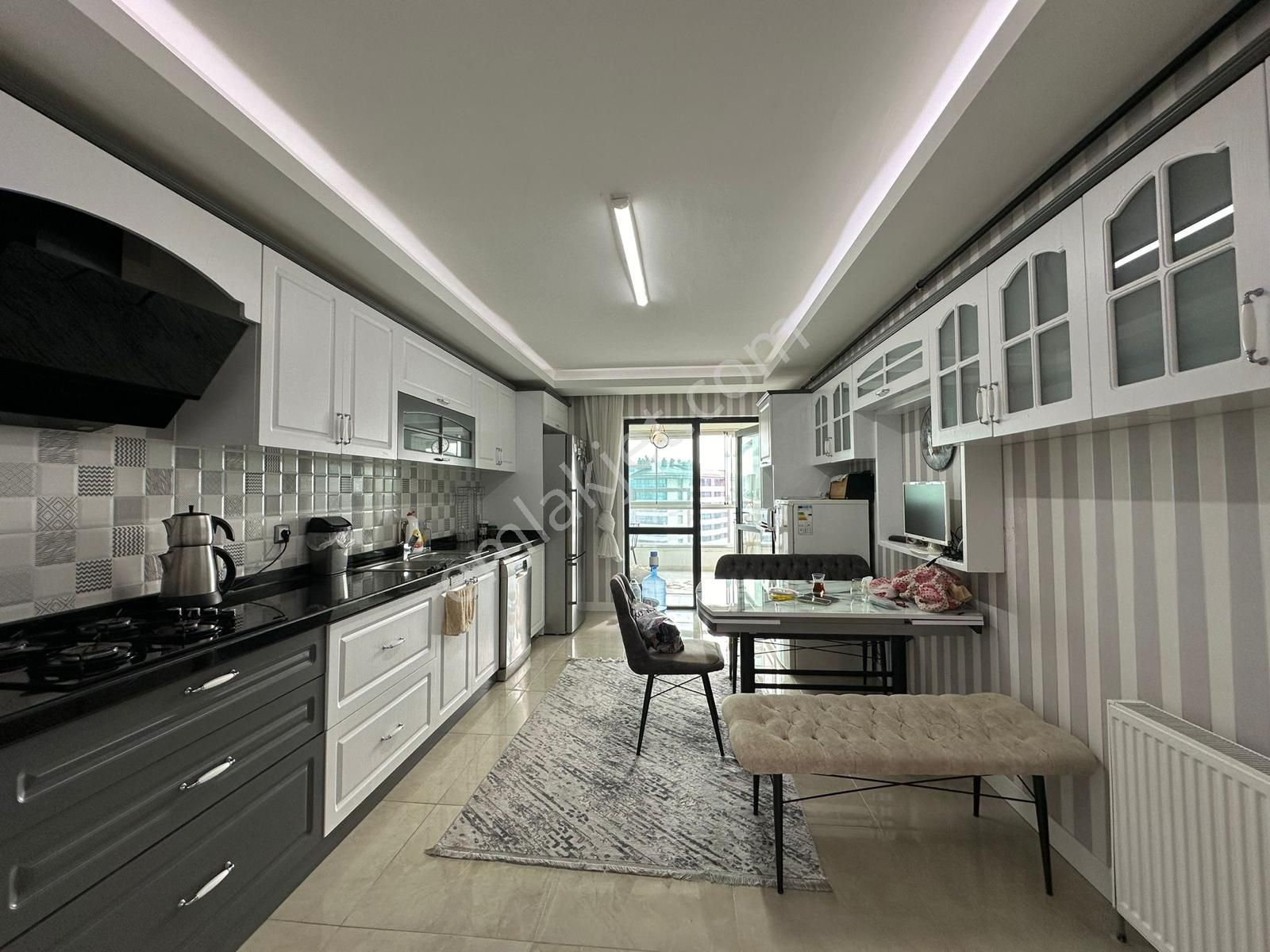 Çiftçioğulları Emlaktan Mimar Sinanda Lüks Sitede Manzaralı 4+1 Daire