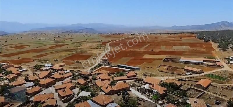 Karaman Merkez Kızılyaka,698m2,resmi Yola Çift Cepheli,düz Arazi