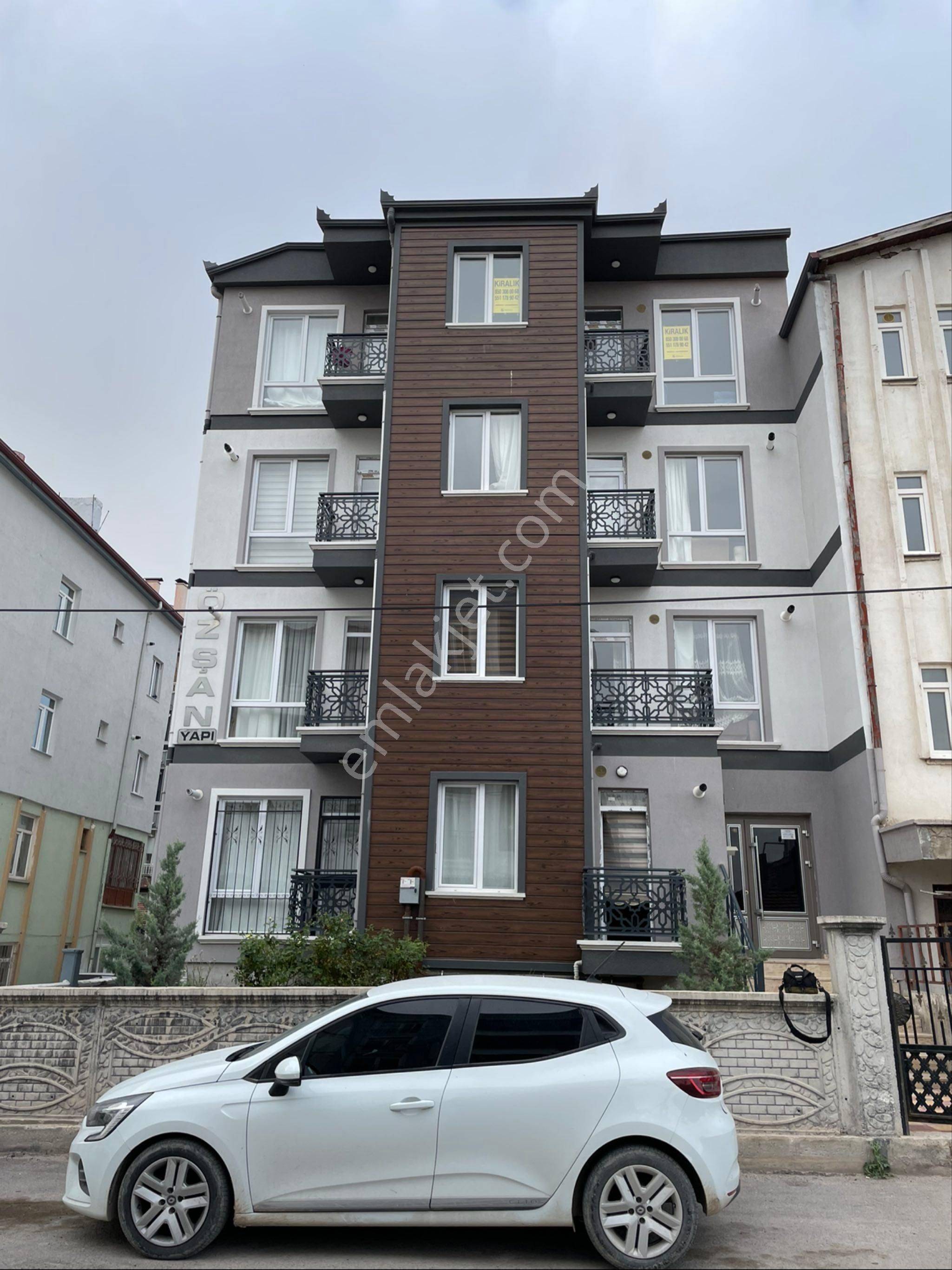 Atatürk Lisesi Yakınında Kiralık Eşyalı 1+1 Daire