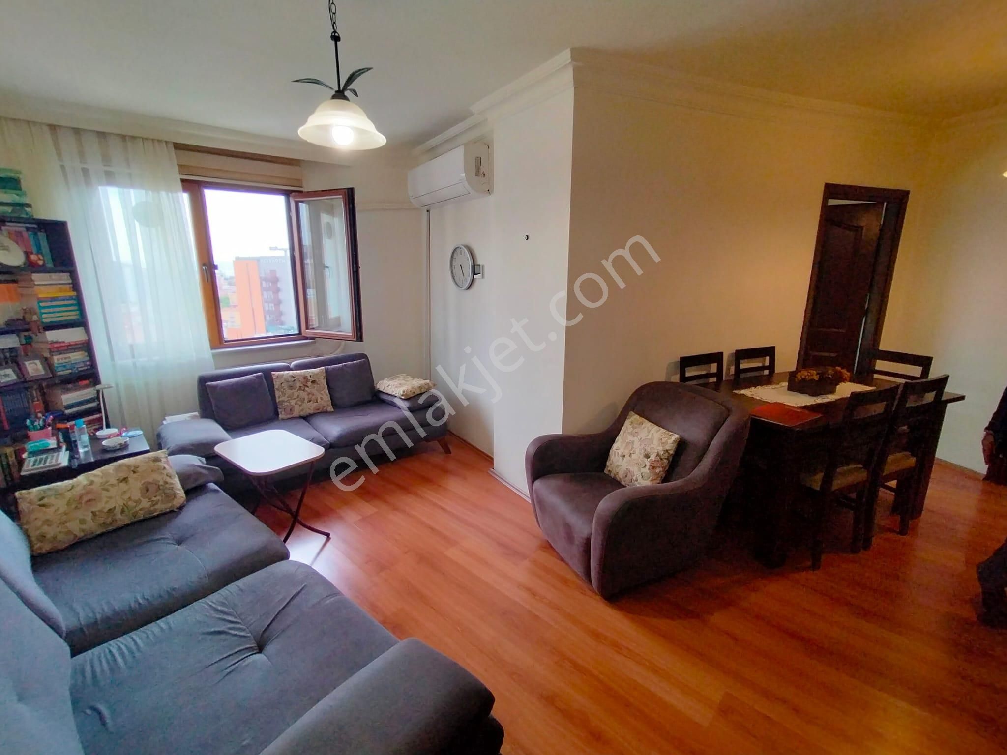 Ataşehir Küçükbakkalköy'de 2+1 Yenilenmiş Satılık Arakat Daire