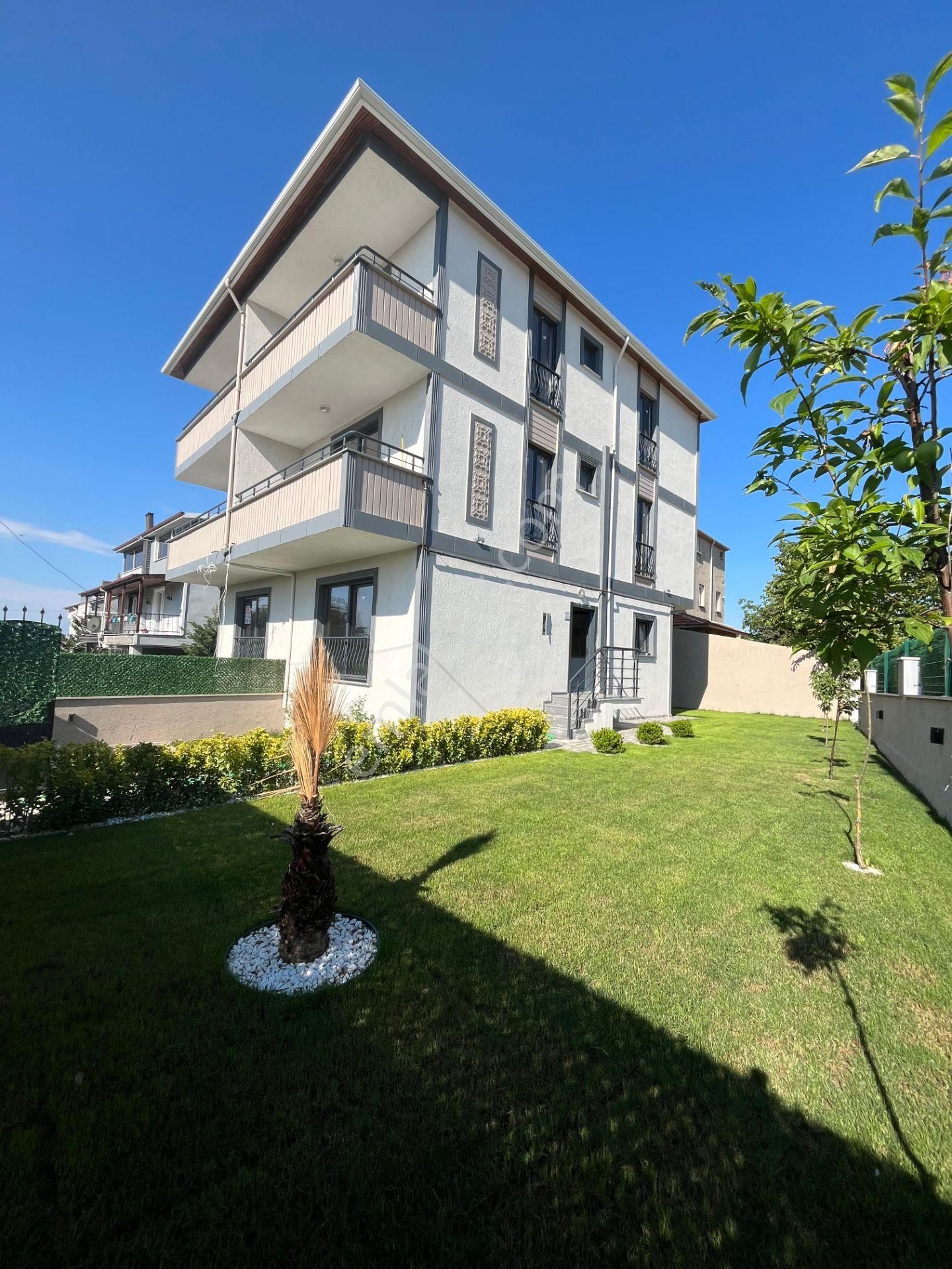 Ata Gayrimenkul'den 4+1 Geniş Oturum Merkezi Konumda Lüks Villa