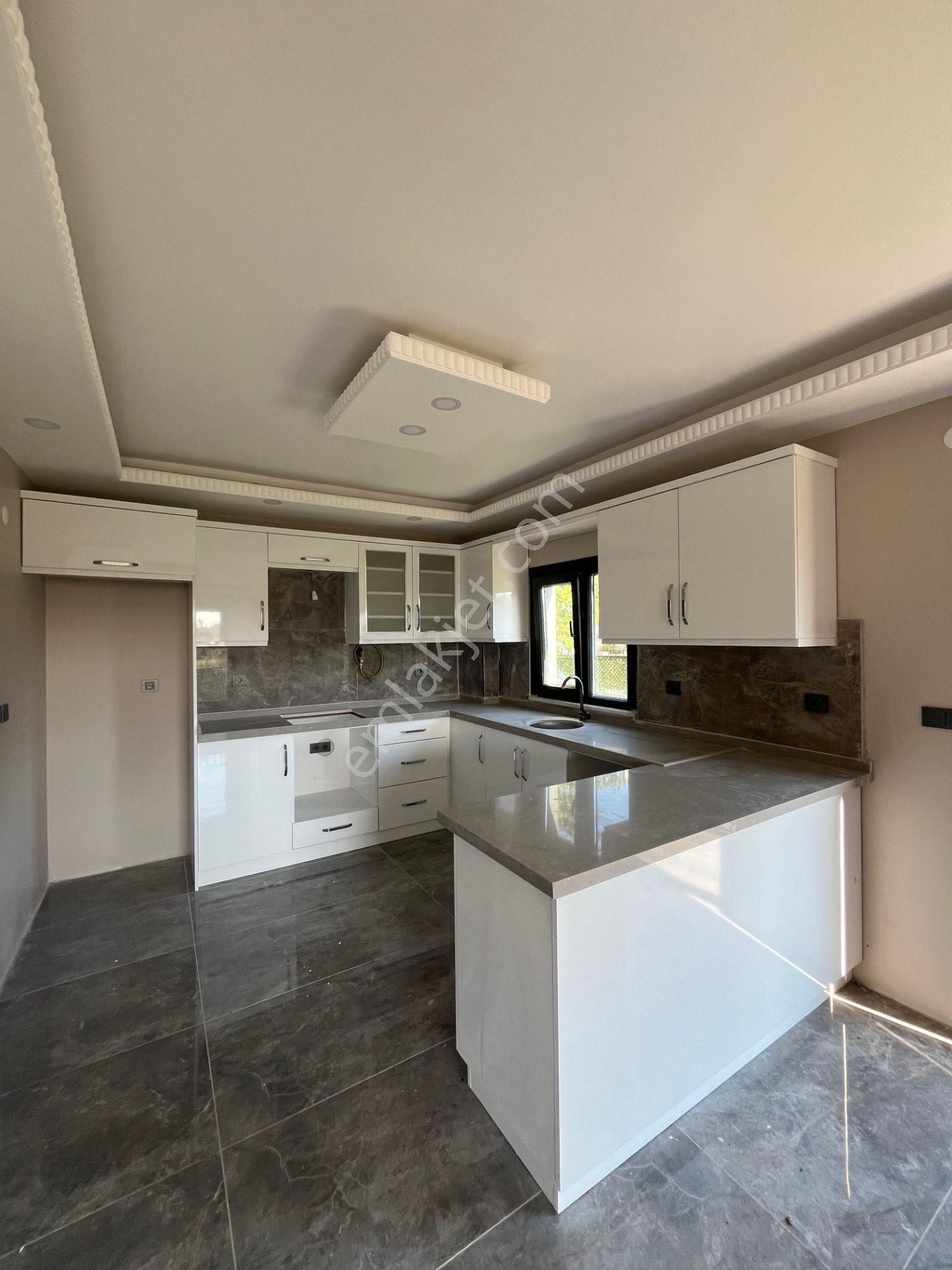 Ata Gayrimenkul'den 4+1 Geniş Oturum Merkezi Konumda Lüks Villa - Görsel 11