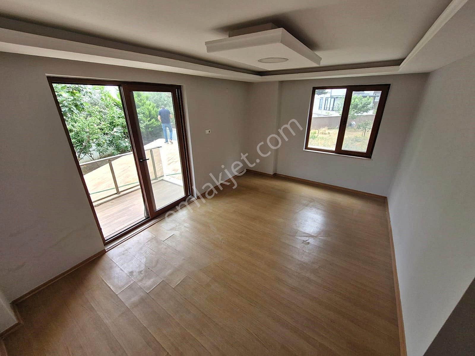 Burhaniye Bahçelievler Mah. Yerden Isıtmalı Ayrı Mutfak 2+1 Kiralık Daire!