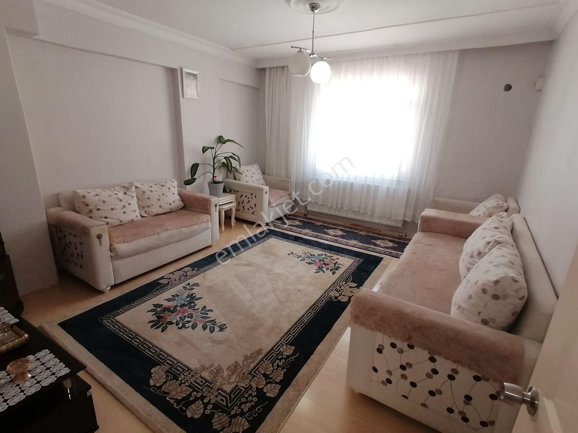 Yenibosna Mevlana Camiisine Yakın Satılık 2+1 90 M2 Daire