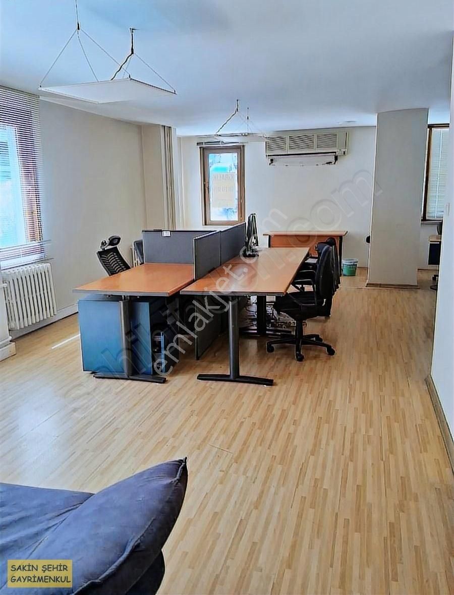 İstanbul Cerrahi Hastanesi Karşinda 1.kat Tabela Değeri Yüksek.