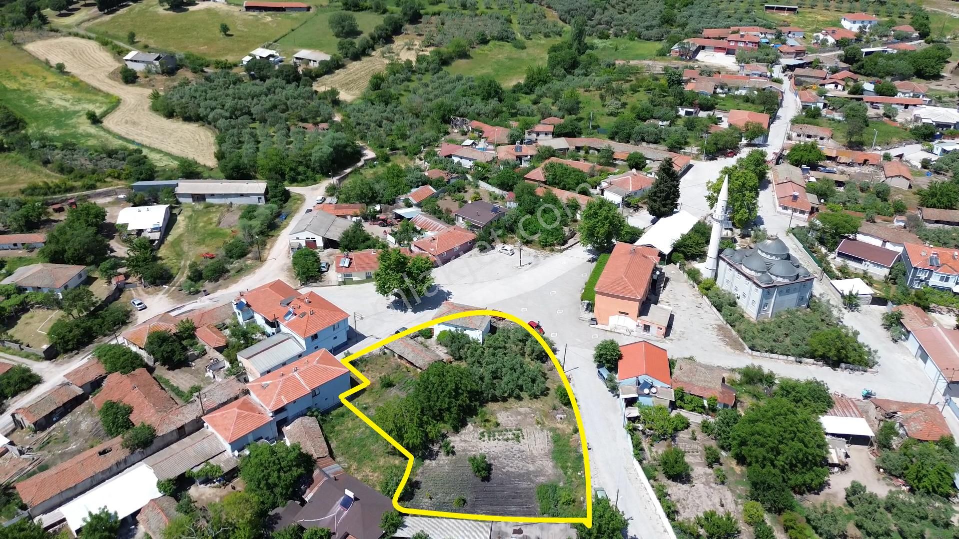 1.675 M2 Gönen Köteyli De Meydanda 2 Katlı Köy Evi Ve Arsası