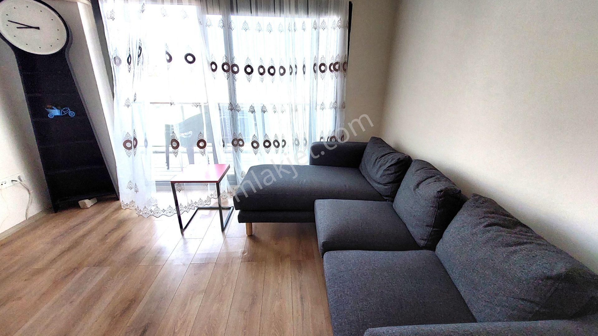 Kuşadası Havuzlu St. Deniz Manzaralı 2+1 Eşyalı Kiralık Daire