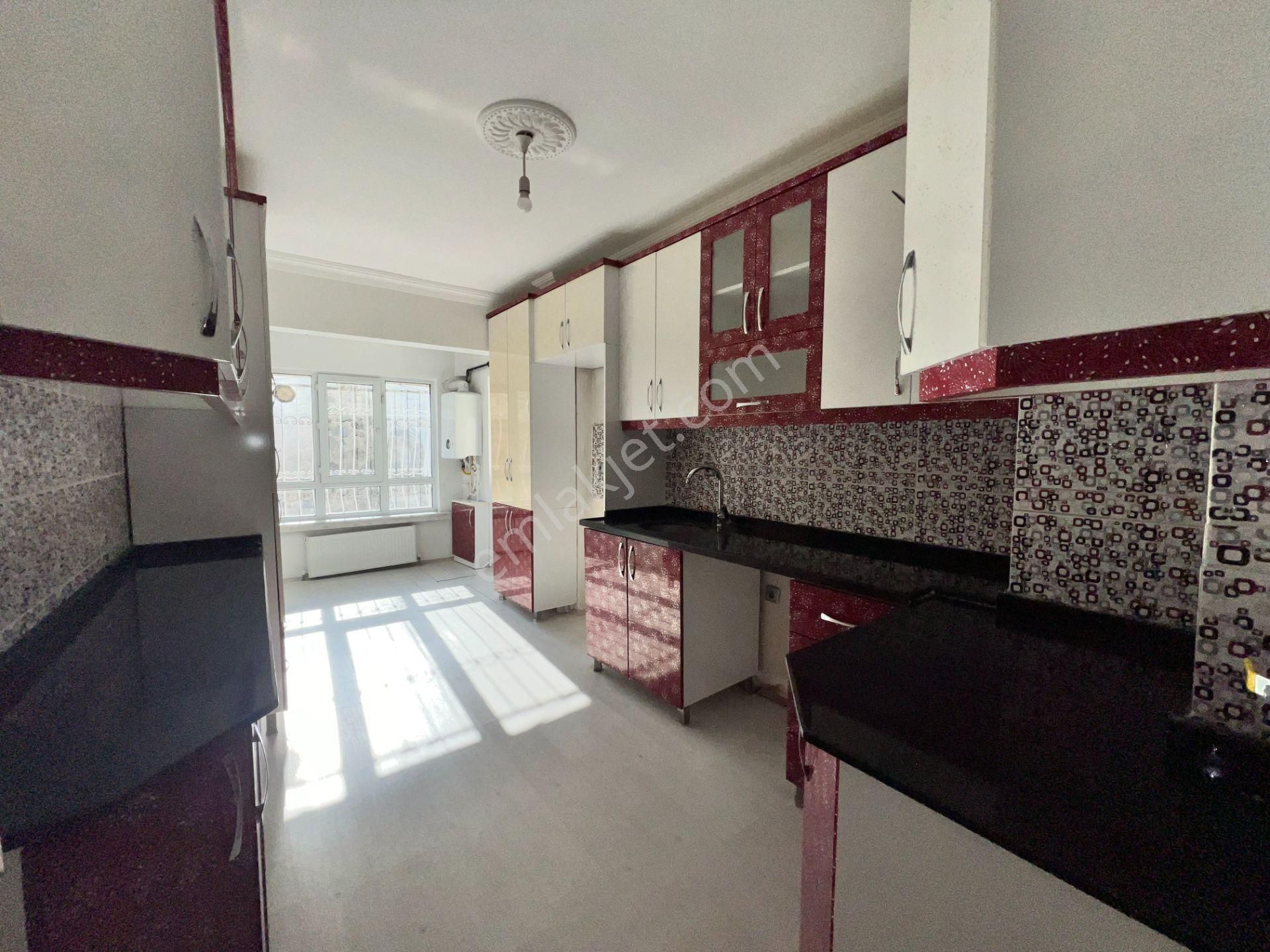 Ufuk Kılıç Emlak'tan Site İçerisinde Masrafsız 3+1 Asansörlü Daire