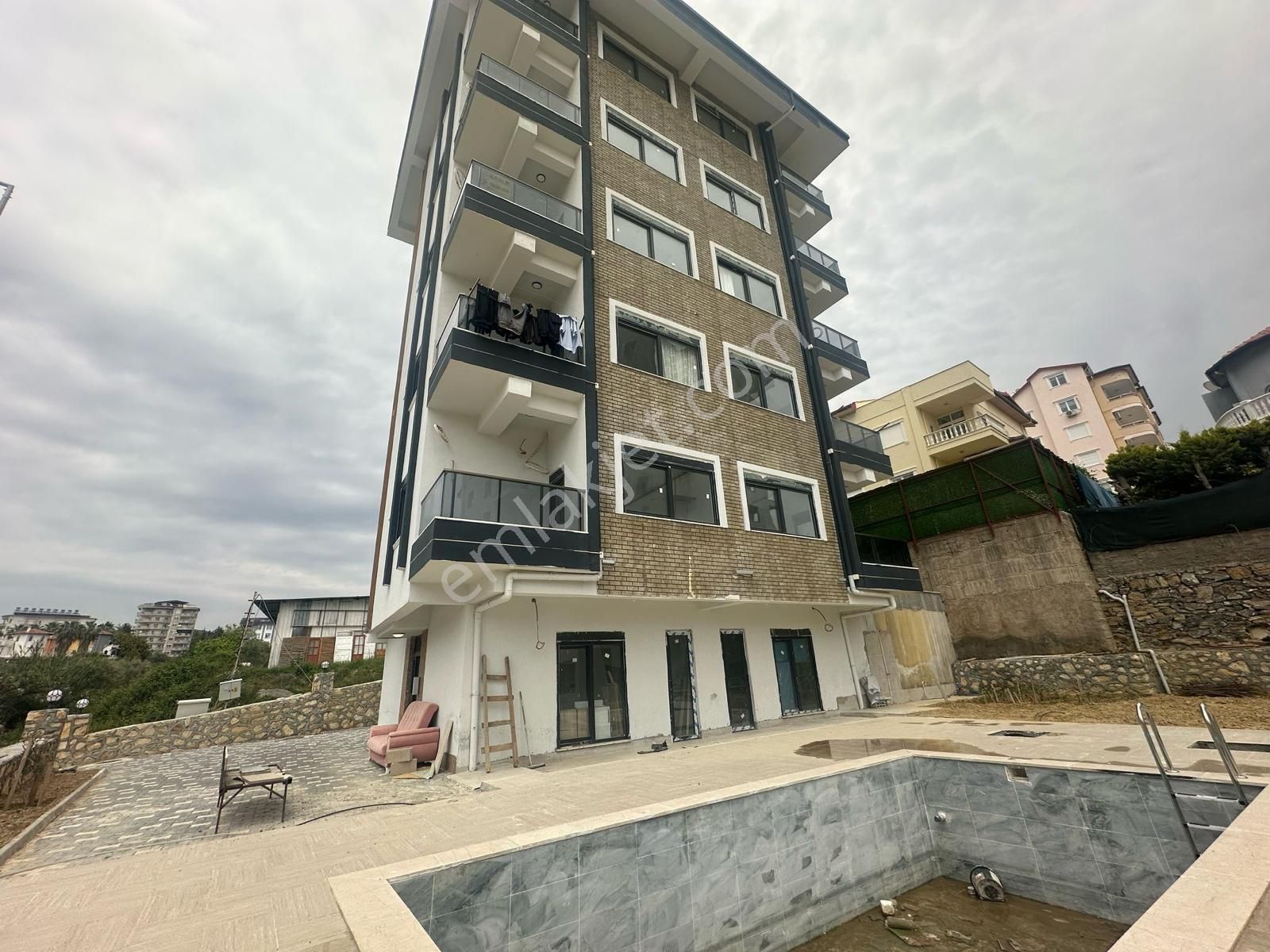 Fmk Real Estate Alanya Avsallar Geniş Satılık Havuzlu 1+1