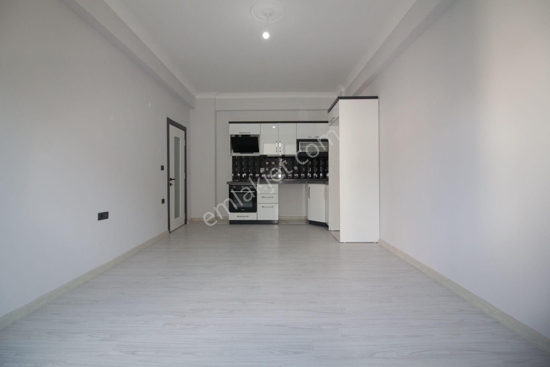 Altınkumda Dogalgazlı Asansörlü Geniş Balkonlu Ara Kat Sıfır 1+1 Daire
