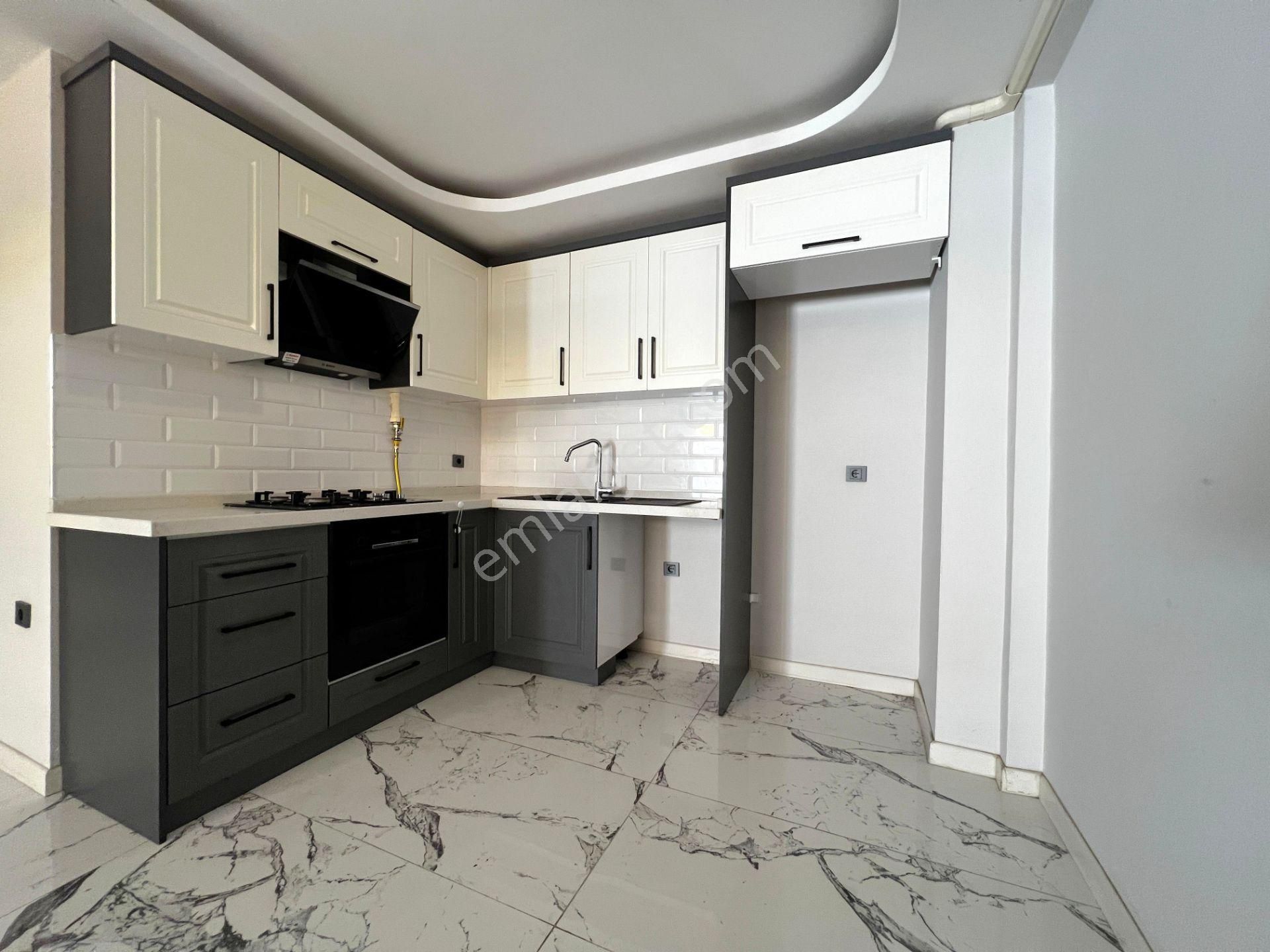 Yiğit'ten Kapalı Otoparklı 3+1 Denize 300mt Lüks Dubleks Daire