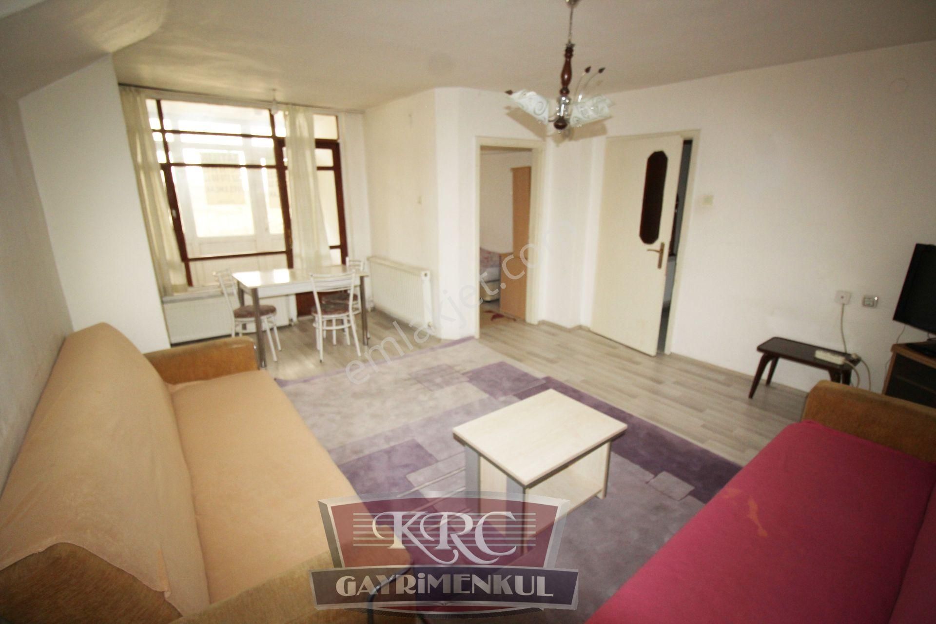 Krc'den Abdülhakhamit Caddesi Üzerinde Mebs Okuluna Yakın 2+1 Eşyalı Daire
