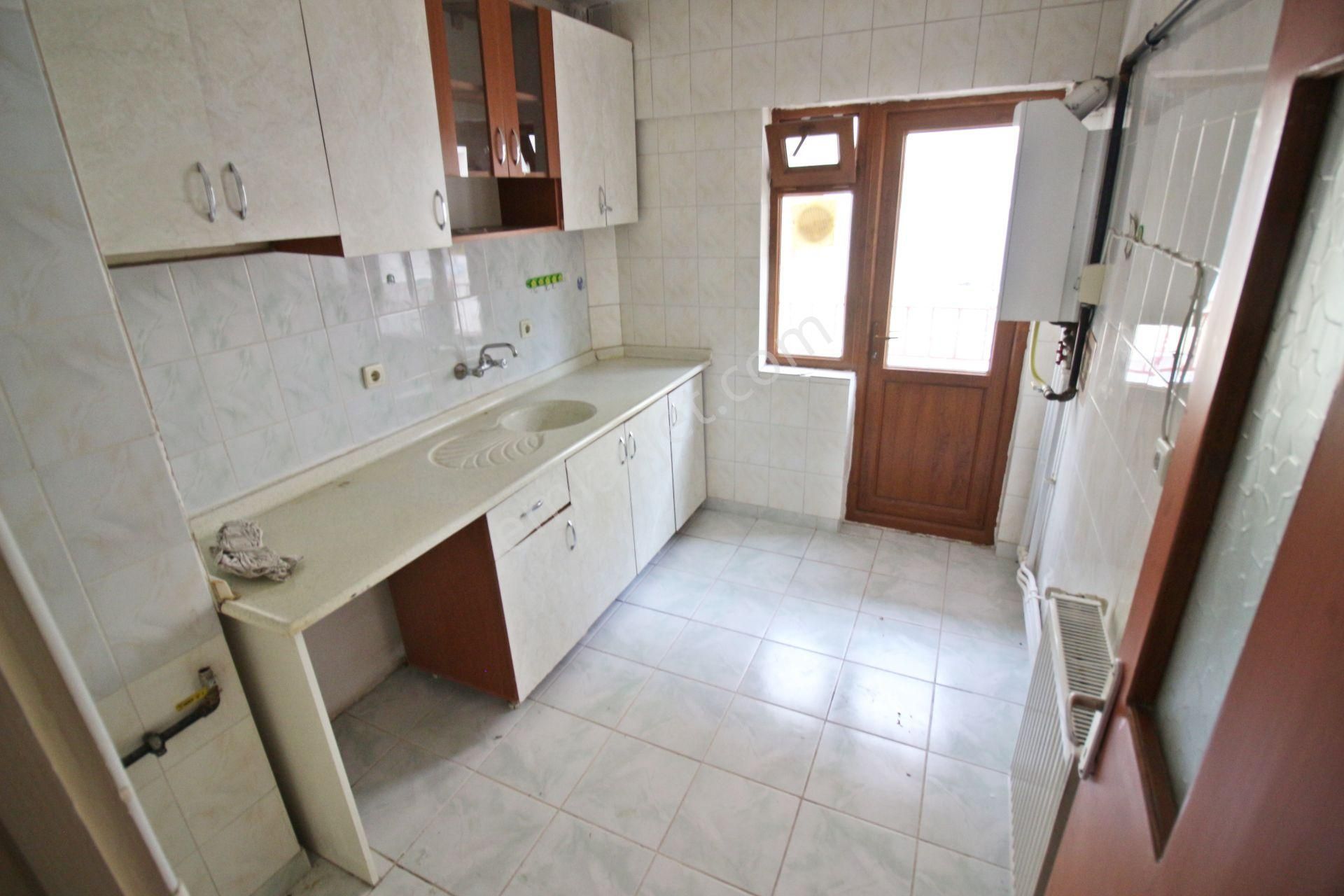 Andiçen'de 12.cadde Hastane Yakını Krediye Uygun 2+1 Ara Kat