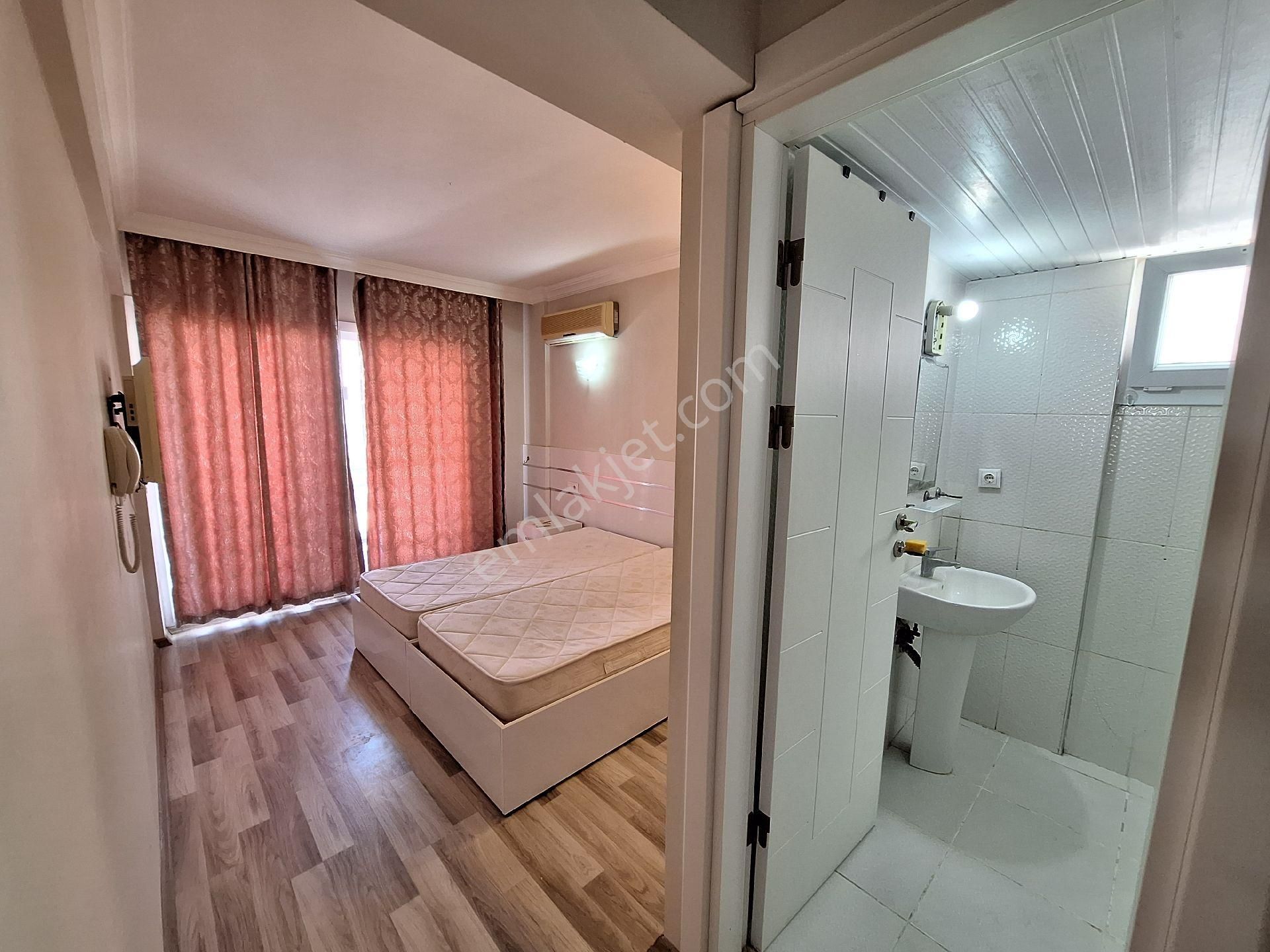 Kuşadası Merkezde 15.000tl Apart 1+0 Apart Daire(mutfaksız)