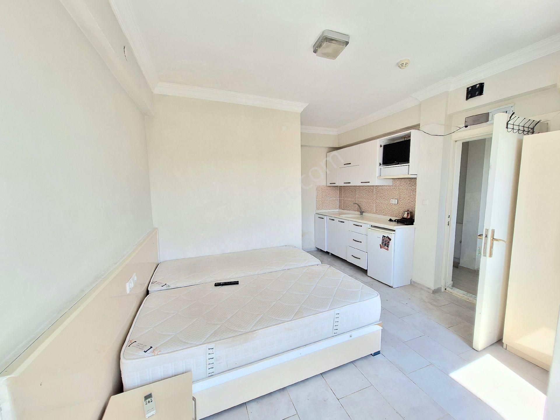 Öğrenciye Kuşadası Merkezde 15.000tl(su İnternet Dahil)apart 1+0 Eşyalı Apart Daire
