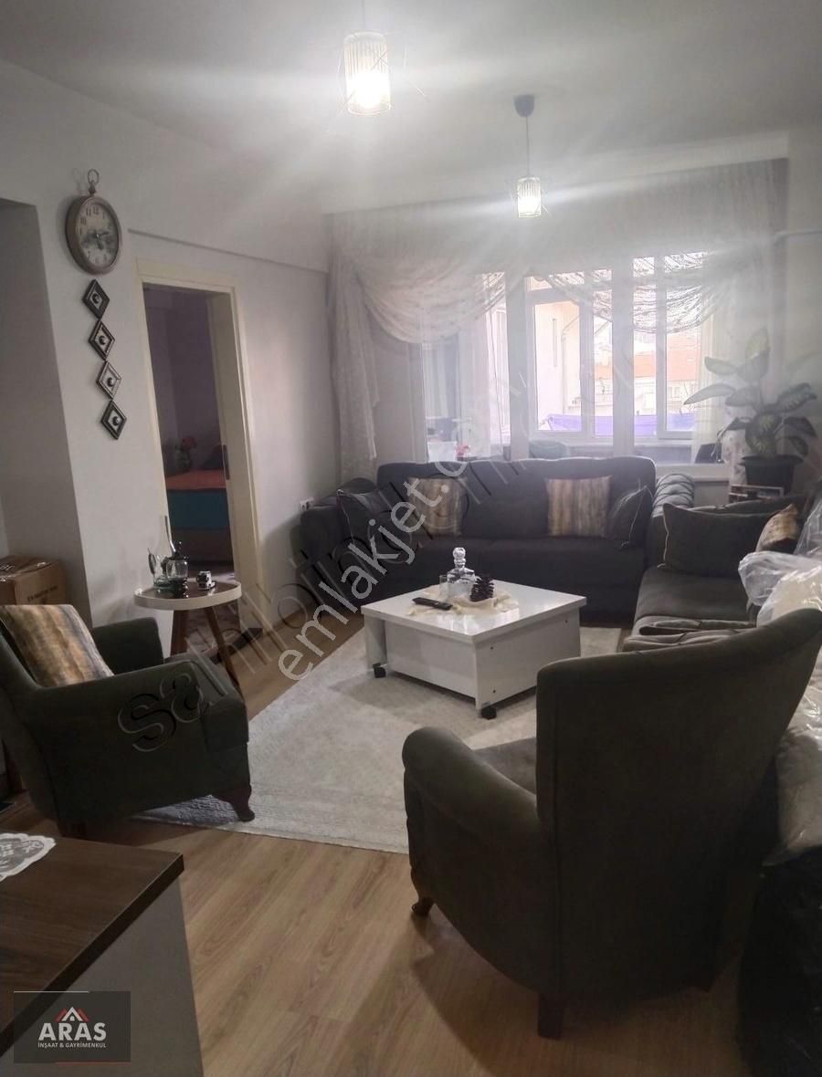 Aras Gayrimenkul'den İ. Baysal Caddesinde Satılık 1+1 Daire