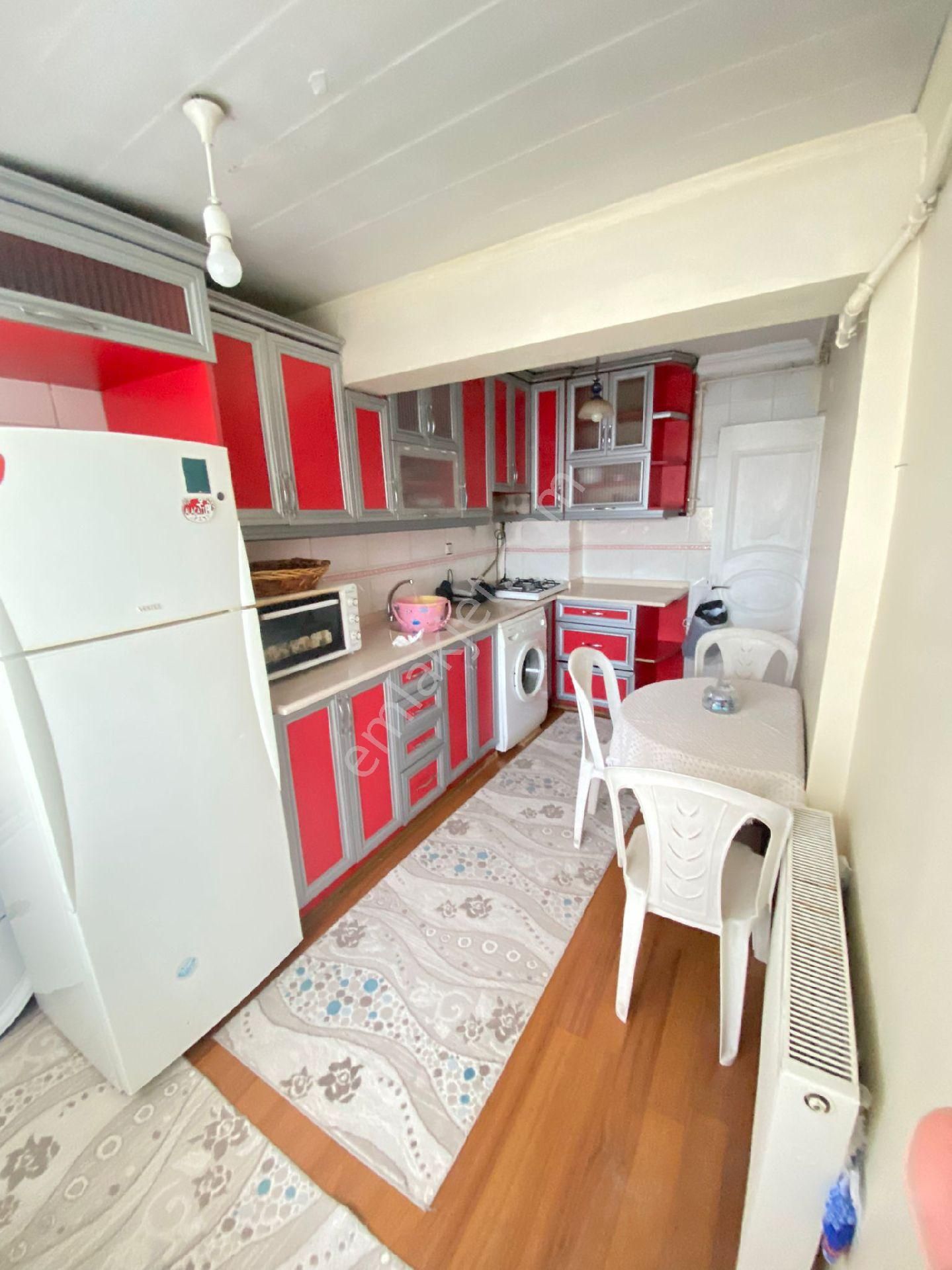 Manisa 2.anafartalar Mah. Cadde Üzeri 2+1 Eşyalı Fırsat Daire